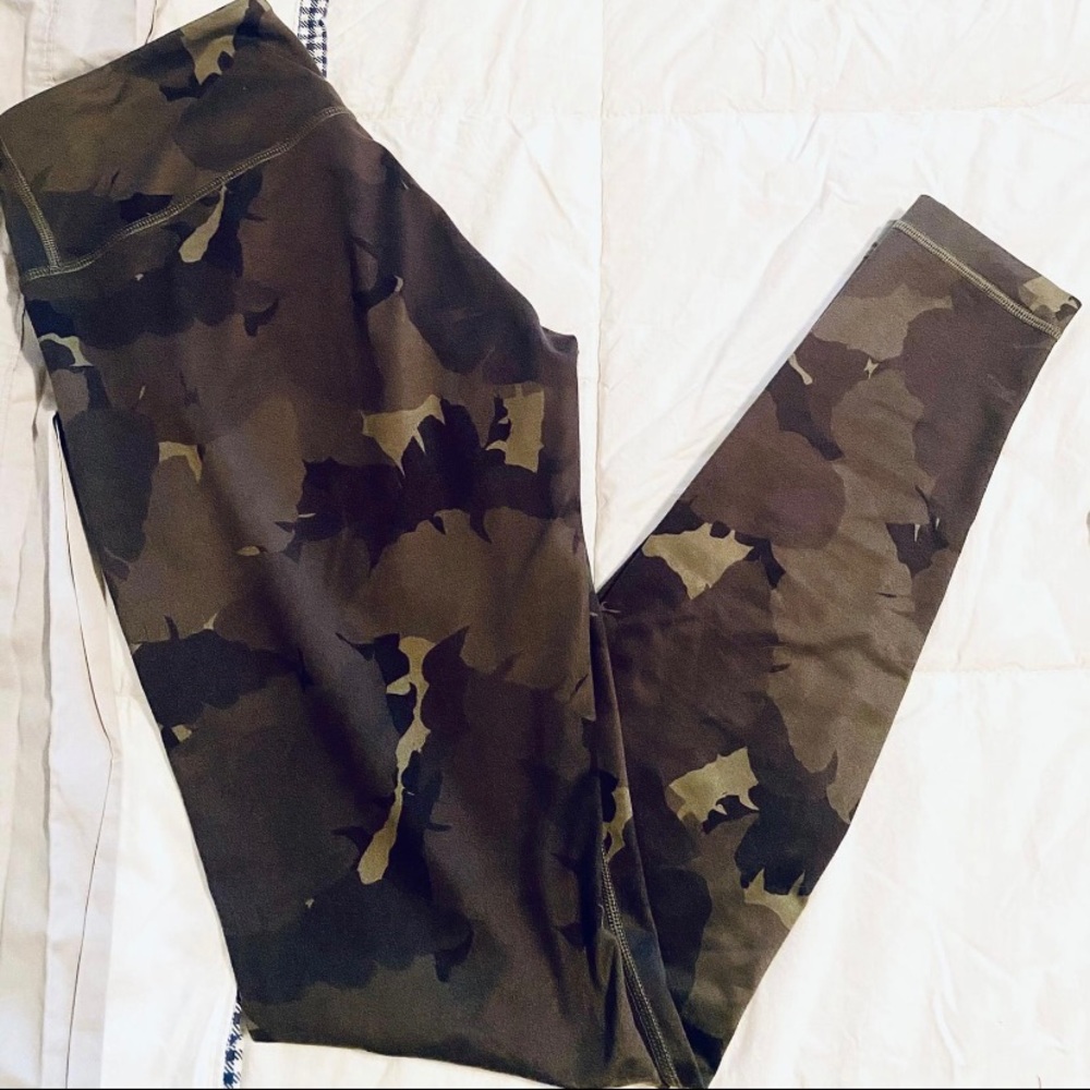 Lululemon Wunder Under Full on Luon